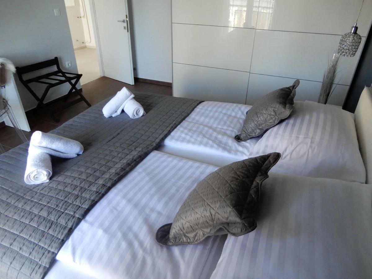 Nia Apartment