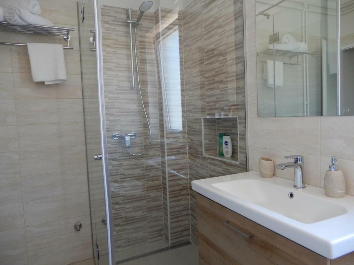 Nia Apartment *